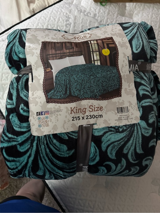 MIA Other - MIA King Size Teal & Black Plush Comforter - Swirl Pattern